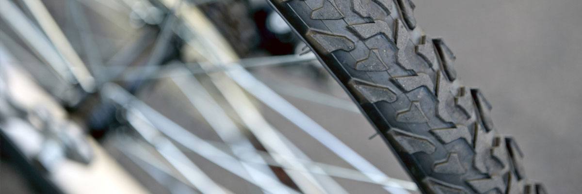 Mountain bike tyre and wheel