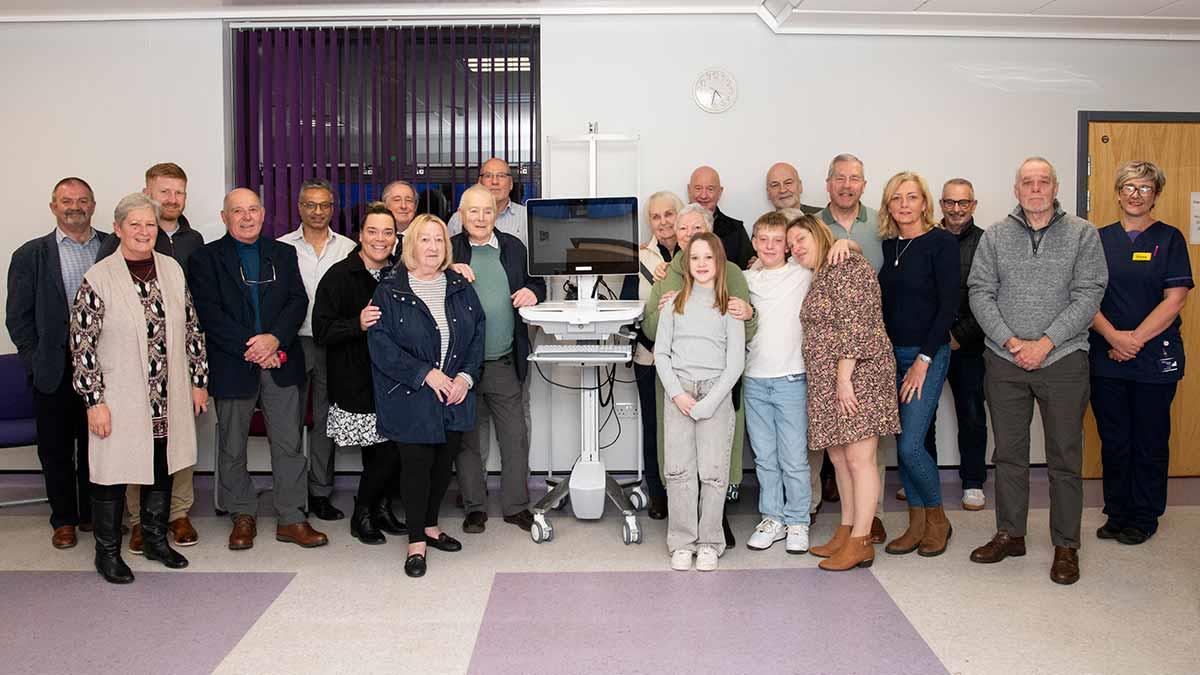 The family of former patient Mike Hull donated a mole-checking machine to the dermatology department at Solihull Hospital.