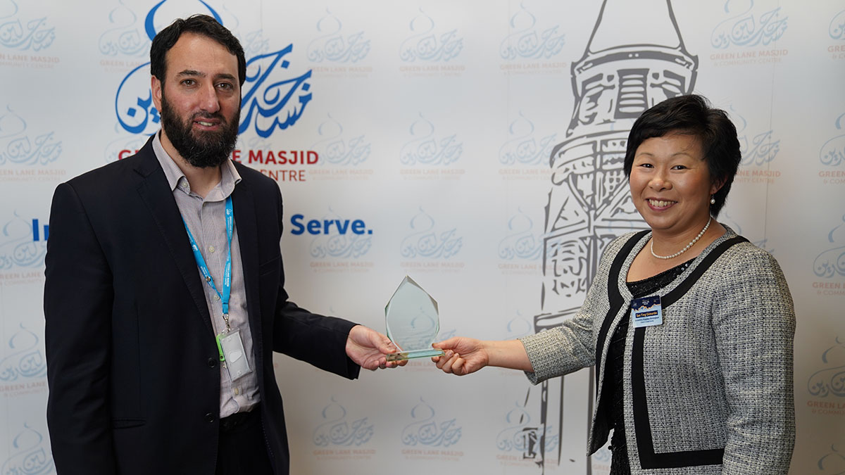 Kamran Hussain, Chief Executive Officer of Green Lane Mosque and Community Centre, left, presented the award to UHB’s Director of Capital Planning and Developments San Ting Gilmartin