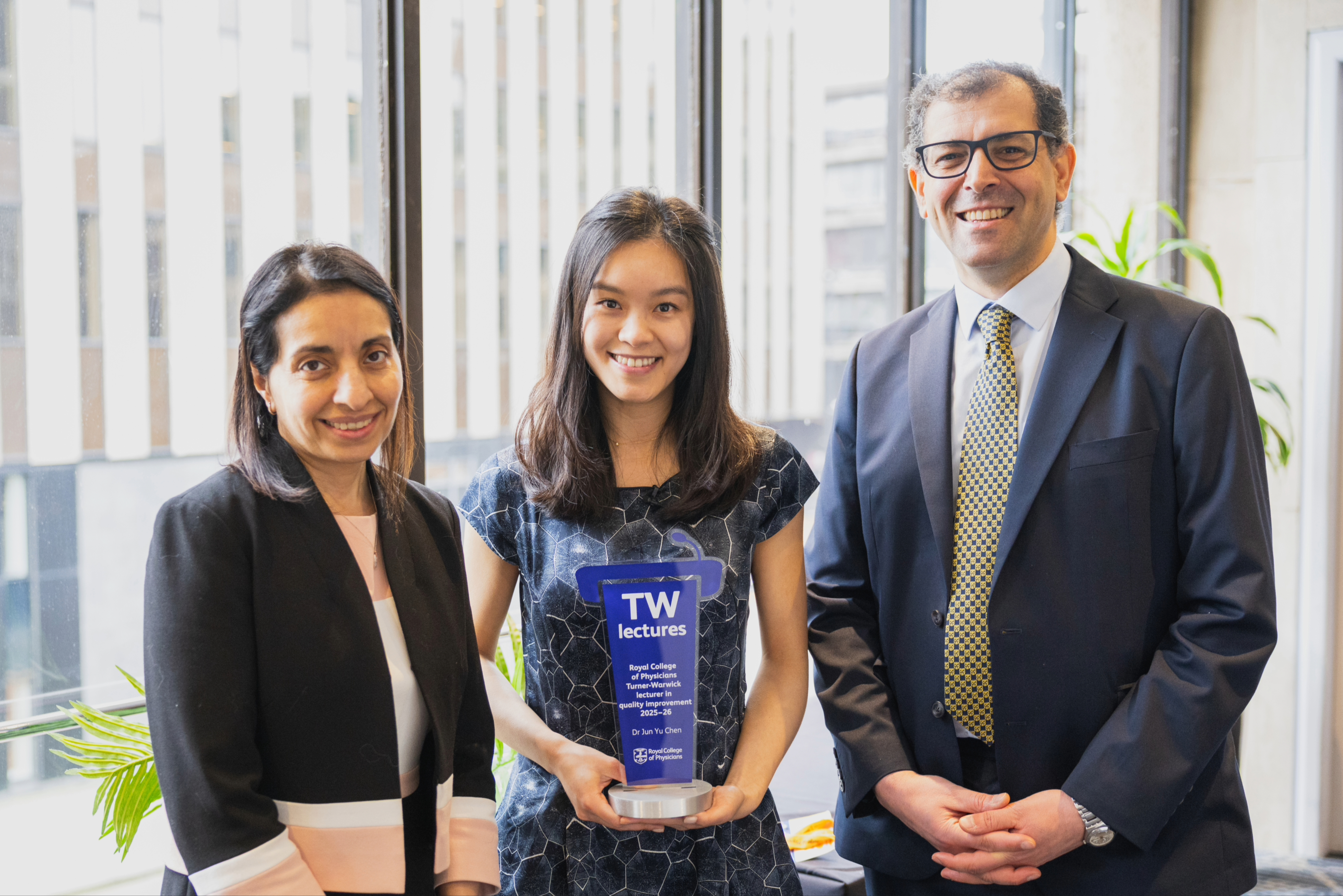 Top award presented to Queen Elizabeth Hospital Birmingham resident doctor